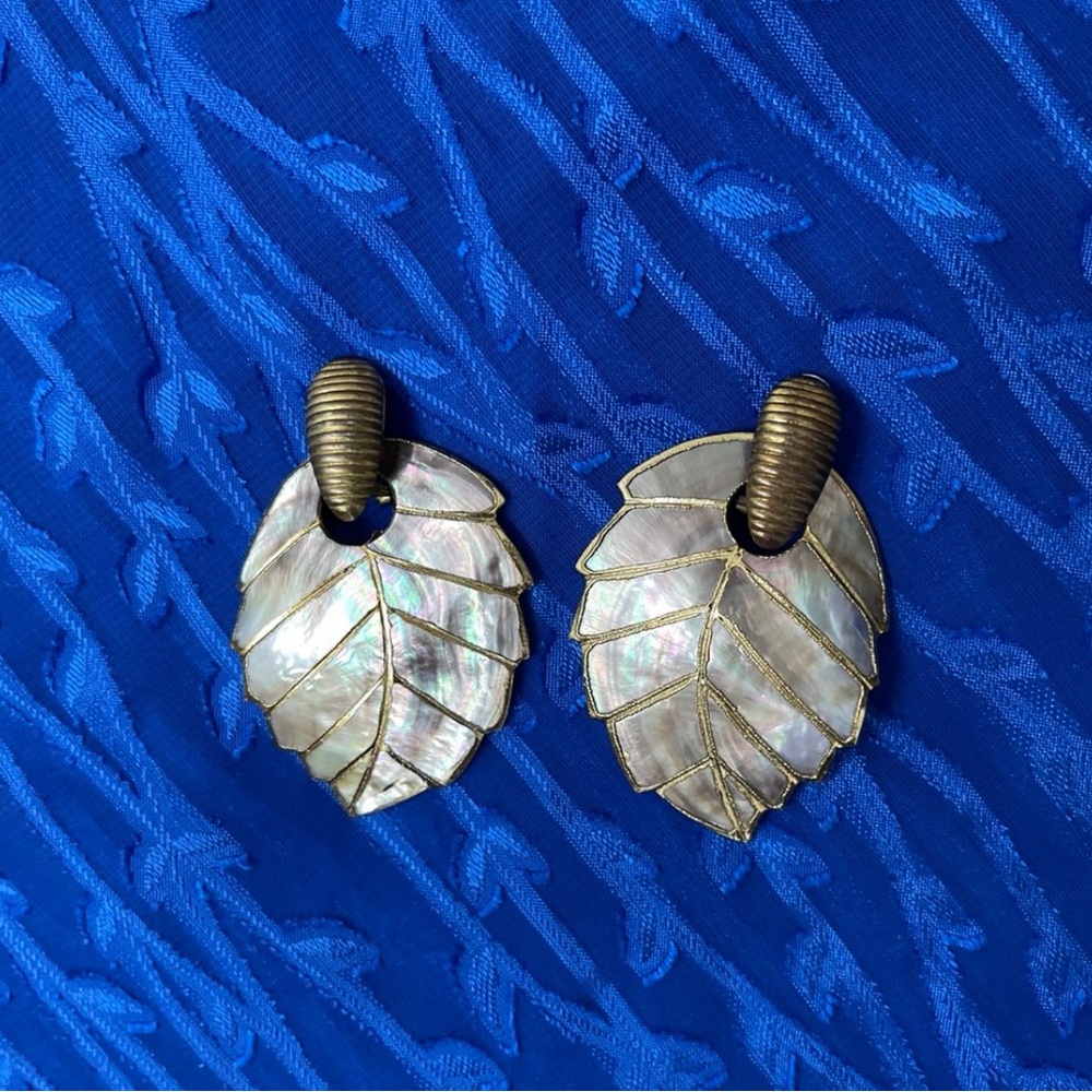 Earrings (Mother of Pearl) - Picture 1 of 2